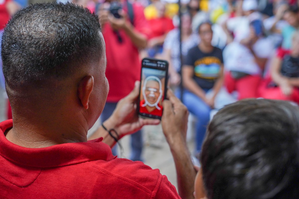 camilotorresv's tweet photo. La gente de #Baranoa cuenta con un gran aliado para seguir impulsando proyectos de inversión social 🫱🏽‍🫲🏼. Mi llave Wílmer Barandica, qué bacano acompañarte en este inicio rumbo a la @AlcaldiaBaranoa. ¡A trabajar duro por el futuro de los baranoeros! 

#BaranoaEnPrimerPlano 🎬 https://t.co/3c5xL3RUT5
