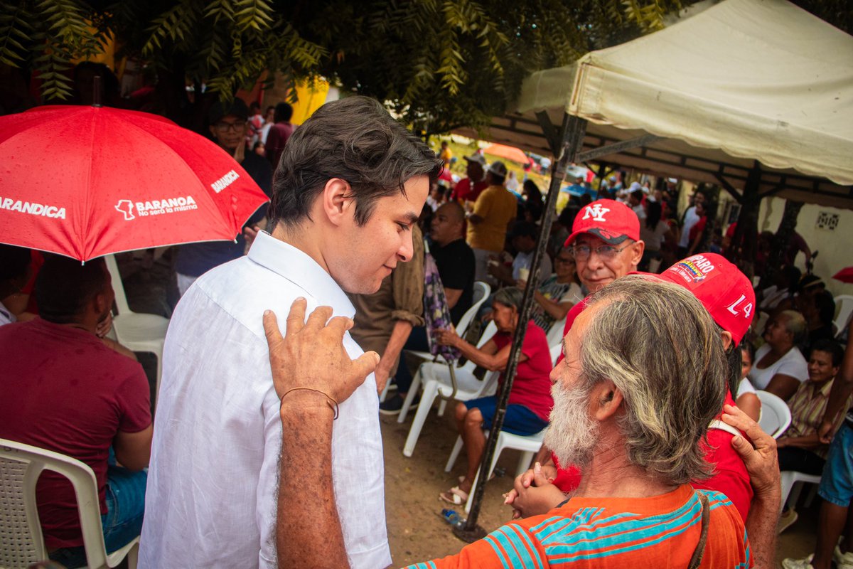 camilotorresv's tweet photo. La gente de #Baranoa cuenta con un gran aliado para seguir impulsando proyectos de inversión social 🫱🏽‍🫲🏼. Mi llave Wílmer Barandica, qué bacano acompañarte en este inicio rumbo a la @AlcaldiaBaranoa. ¡A trabajar duro por el futuro de los baranoeros! 

#BaranoaEnPrimerPlano 🎬 https://t.co/3c5xL3RUT5