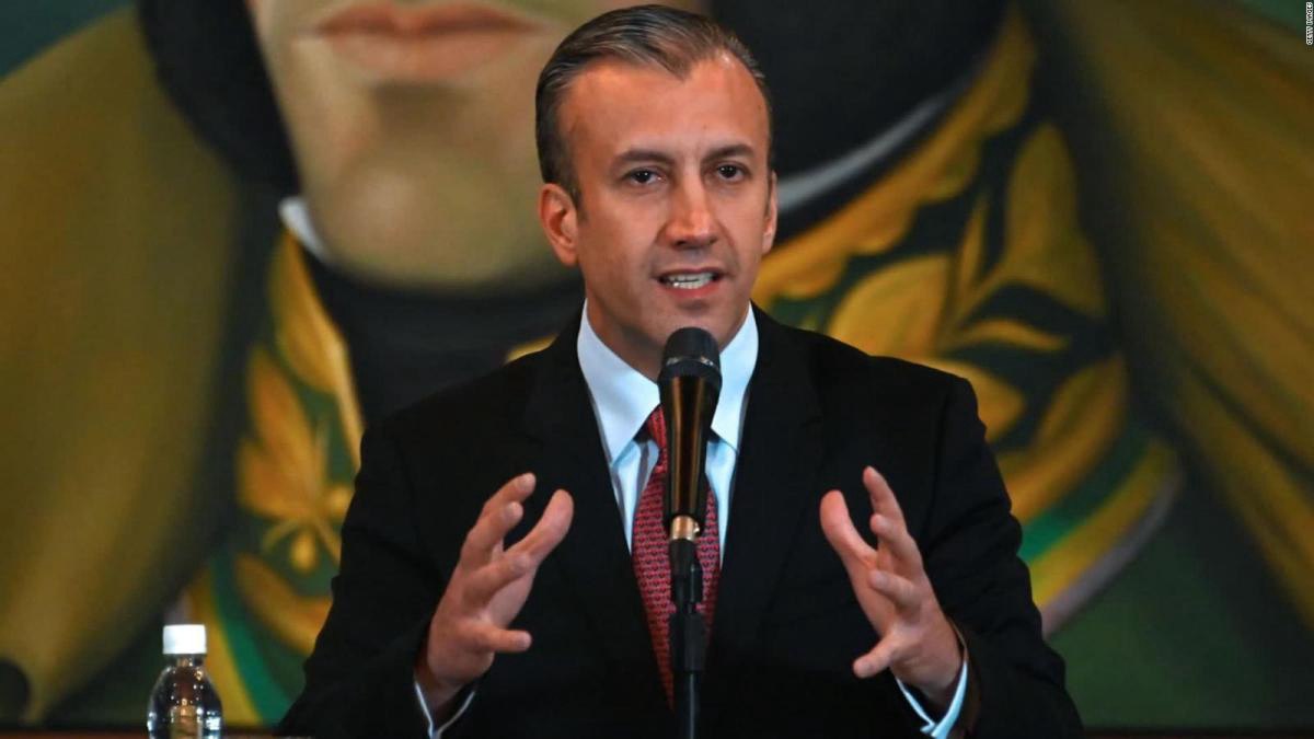 venezuelasos86's tweet photo. ¿Dónde está Tareck El Aissami?: El ex zar del petróleo acusado en EEUU y silenciado en Venezuela.
Los caminos del TEA y Carvajal se unen en las acusaciones por narcotráfico.
En 2020 se anunciaron  cargos contra el dictador Nicolás Maduro y un grupo de 14 funcionarios chavistas
🧵 https://t.co/ZLVyguFmw9