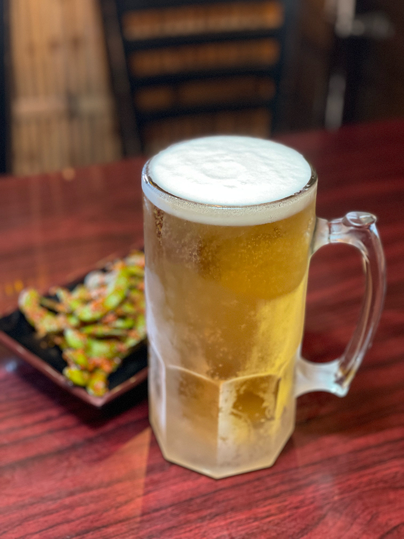 HACHIOJIRamenLA's tweet photo. Do you see the size of this? #hachiojiramen #ramenbar #ramennoodle #ramen #ramen #noodles #dtla #littletokyo #JapaneseFood #八王子ラーメン #毘沙門グループ #Beer #MegaBeer #HugeDraftBeer https://t.co/fP7Tg2J6kT