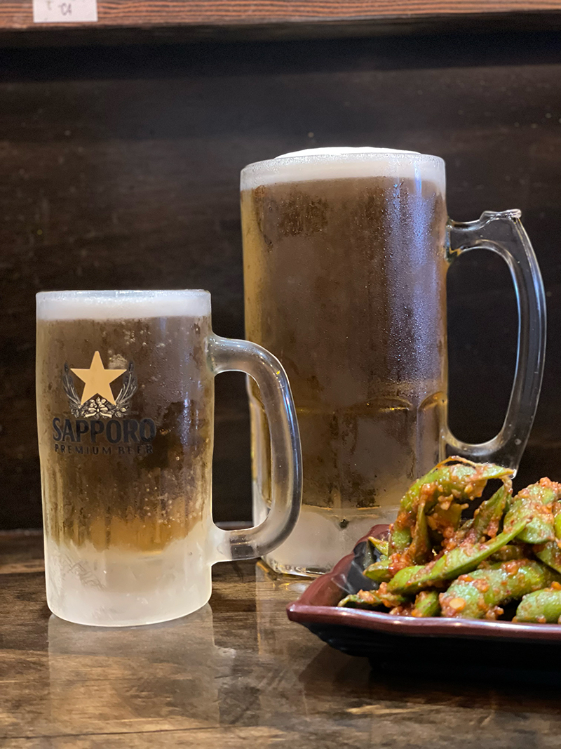 HACHIOJIRamenLA's tweet photo. Do you see the size of this? #hachiojiramen #ramenbar #ramennoodle #ramen #ramen #noodles #dtla #littletokyo #JapaneseFood #八王子ラーメン #毘沙門グループ #Beer #MegaBeer #HugeDraftBeer https://t.co/fP7Tg2J6kT