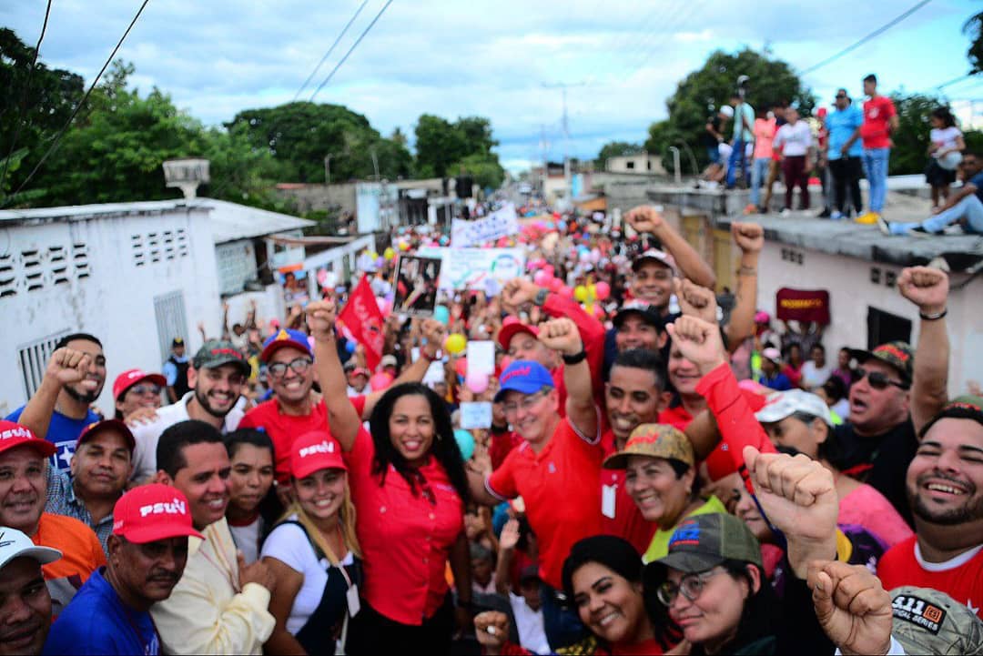 NicolasMaduro's tweet photo. ¡Qué alegría ver al pueblo luchador de Sabana de Parra, municipio José Antonio Páez del estado Yaracuy, demostrando su amor por la Patria! En ustedes, mujeres y hombres, confío plenamente, por su gallardía y patriotismo. ¡Vamos juntos y juntas por un futuro de grandeza! https://t.co/6uEoqptpxt