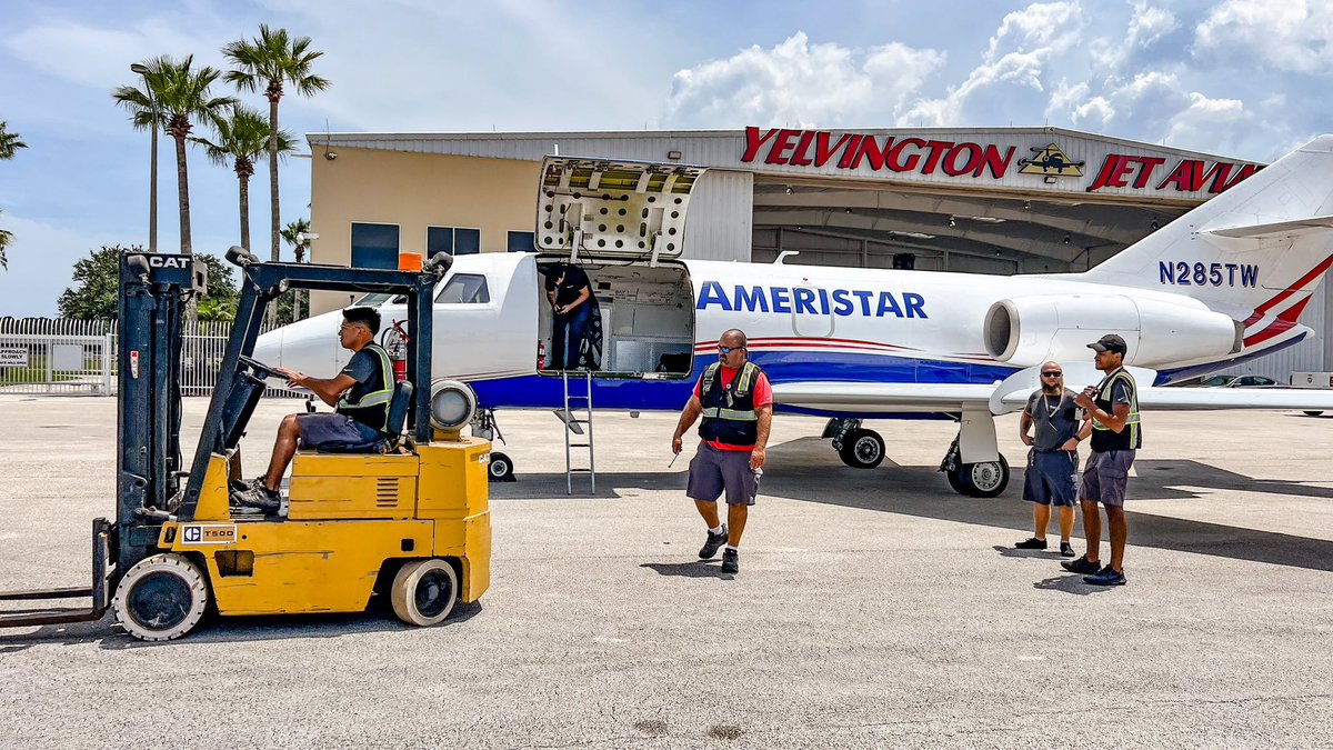 YelvingtonJet's tweet photo. #1 destination for #cargo logistics at #kdab #falcon20 #ameristarcargo #ramplife #cargolife
🦺📦😎😁
#yelvingtonjetaviation #Jet #Planes #CustomerService #Aviation #avgeek #avgeeks #FBO #FiveStarService #fixedbaseoperator #privateairterminal #corporatejet #jetlife #techstop https://t.co/erty4NSbmY