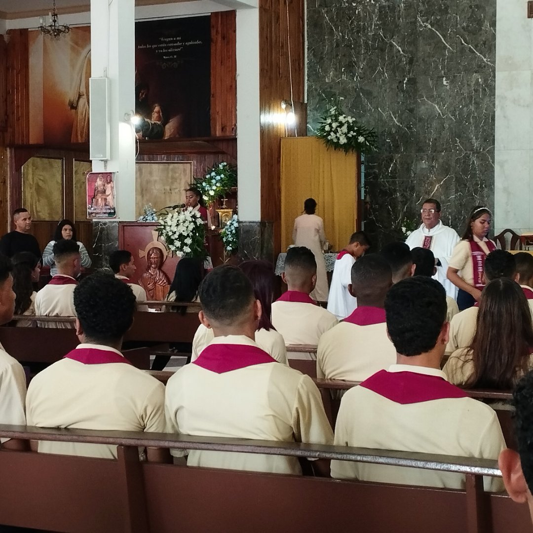 FMadrealberta's tweet photo. Eucaristía de acción de gracias por una etapa concluida con éxito.
#FelicidadSeEscribeConTigo https://t.co/K4MSbahGP0