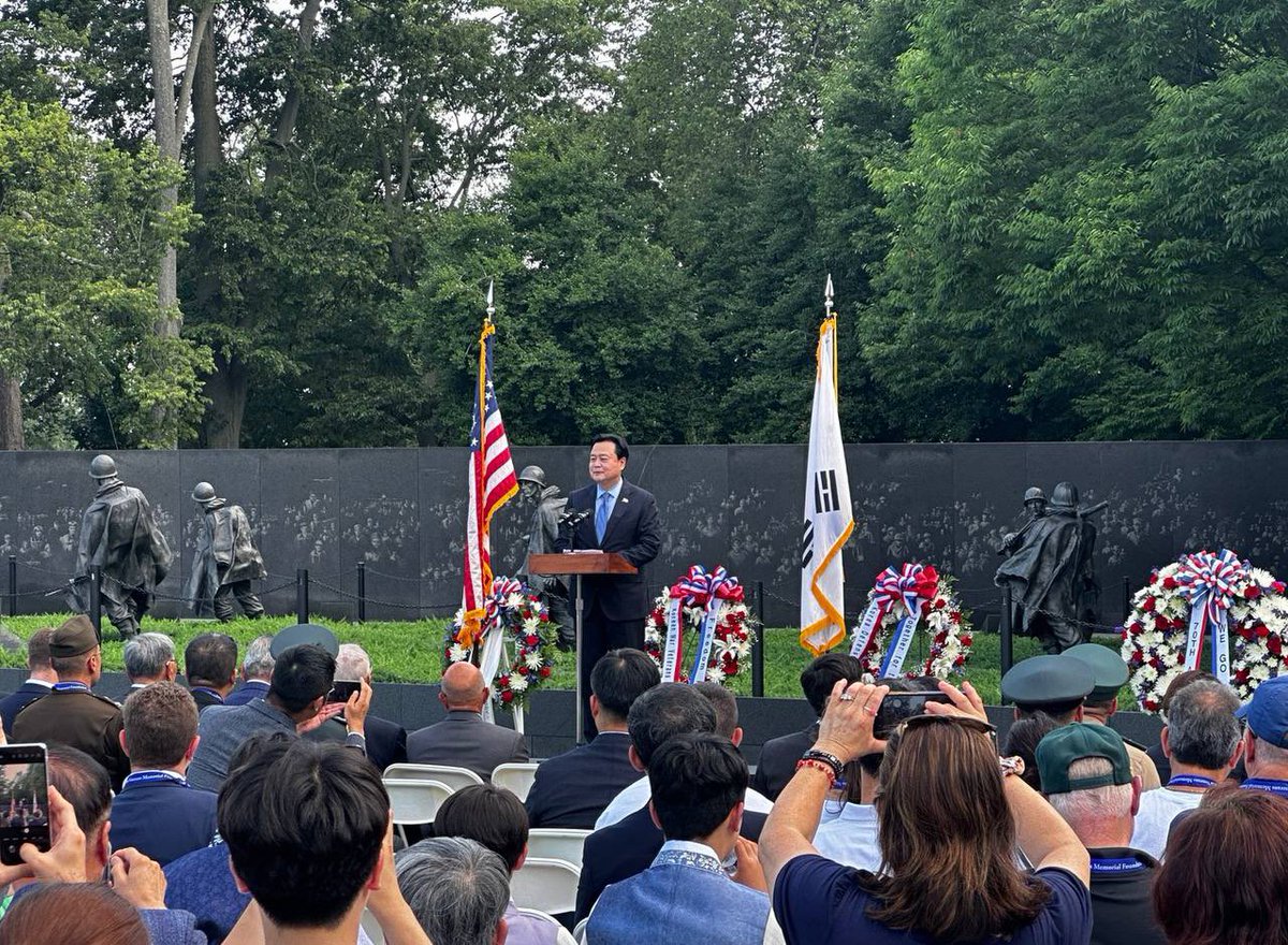 RokEmbDC's tweet photo. We honor the brave heroes who fought in the Korean War, commemorating the #ArmisticeAgreement and celebrating 70 years of the #ROKUS alliance. 🇺🇸🇰🇷 A heartfelt ceremony at @congressdotgov and the Korean War Veterans Memorial (@KWVMF1) reminded us of their sacrifice. https://t.co/PNVW1t4jI3