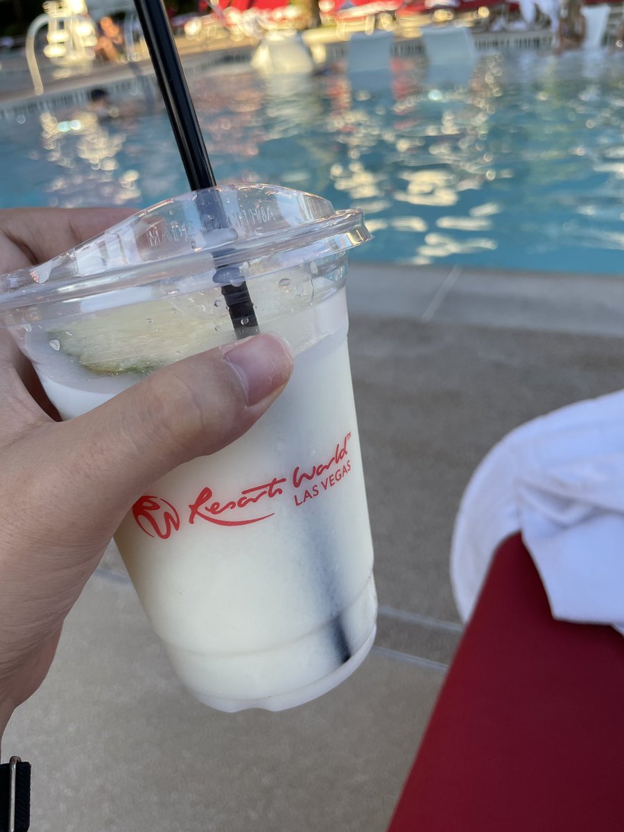 zaiyu_vt's tweet photo. Is this what owning a poolside house at The Goblet feels like?? #FanFest2023 https://t.co/CYh9OXsYFL