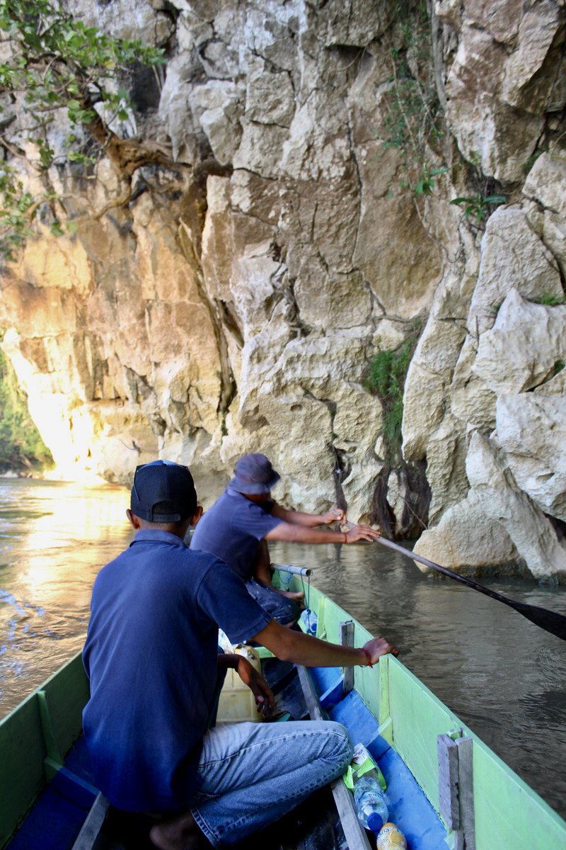 juhriSL's tweet photo. Traveled from the Indigenous Dayak Long Lanuk village to Nyapa Indah by the Kelay river (w/ Ketinting). We made a stop at Batu Belah. #Berau #Borneo https://t.co/ytbvYtUA3E