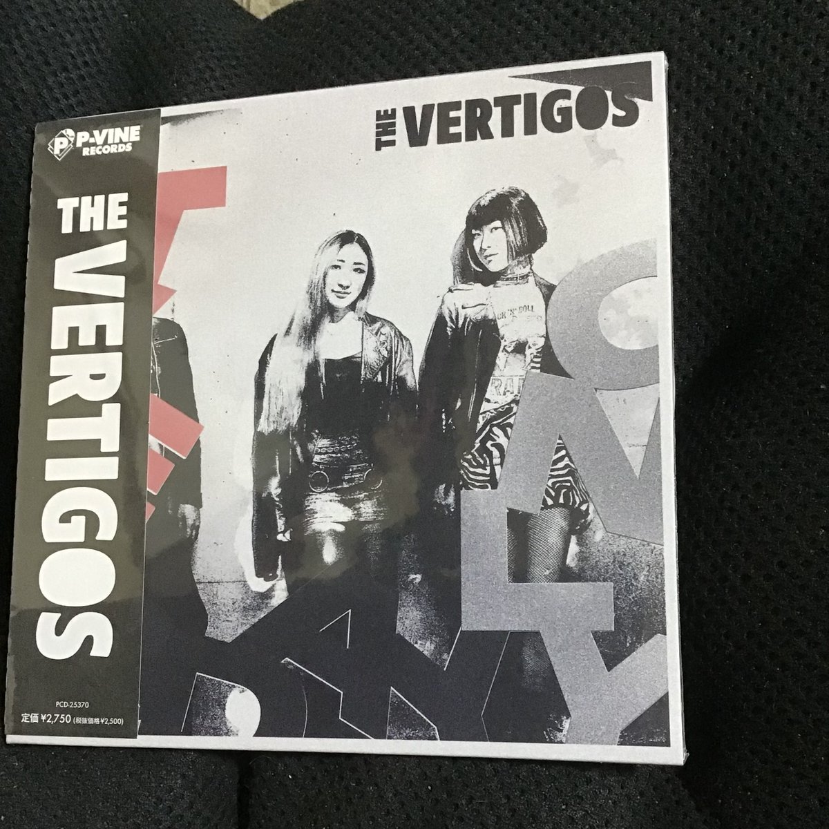 Ogichan14's tweet photo. THE VERTIGOS  1st アルバム「LIVE TODAY ONLY」CD 到着！
2023年8月16日P-VINE RECORDSより発売
企画制作のSmall Axe Labelサイトでは　特典として2023年5月のSoulでのライブCDR+ カード付にて販売！ 　
Small Axe Label https://t.co/aeplY9H0kx #VERTIGOS #JUYOUNG #YAKUMO #Sako #SCUMRAID https://t.co/Z8c7EzRkaZ