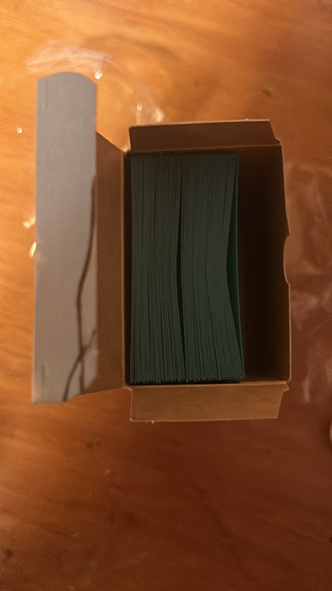 JCS117's tweet image. Had a first batch of sleeves that broke after one night of play. Now i bought a new batch that out of the box is so bent. Not sure if bad luck or I’m in that 1% chance of defective  @DragonShield_ product #MTGProblems #AnyTips