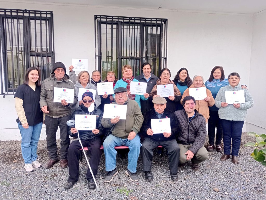 la7talca's tweet photo. Personas Mayores de Linares y Romeral terminan curso de Alfabetización Digital https://t.co/wYDbGpDD3W https://t.co/ZfkVDd62Xi