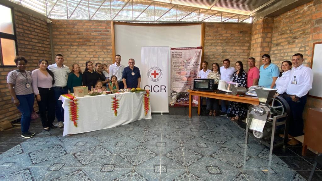 layton_06's tweet photo. Con éxito se entregan equipos a la asociación DERIBA CHOCOLATE. En el municipio de Teorama en el marco del proyecto CICR-FEDECACAO
#cacao 
#fedecacao 
#Teorama
#CICR https://t.co/e8XtAiKXK7
