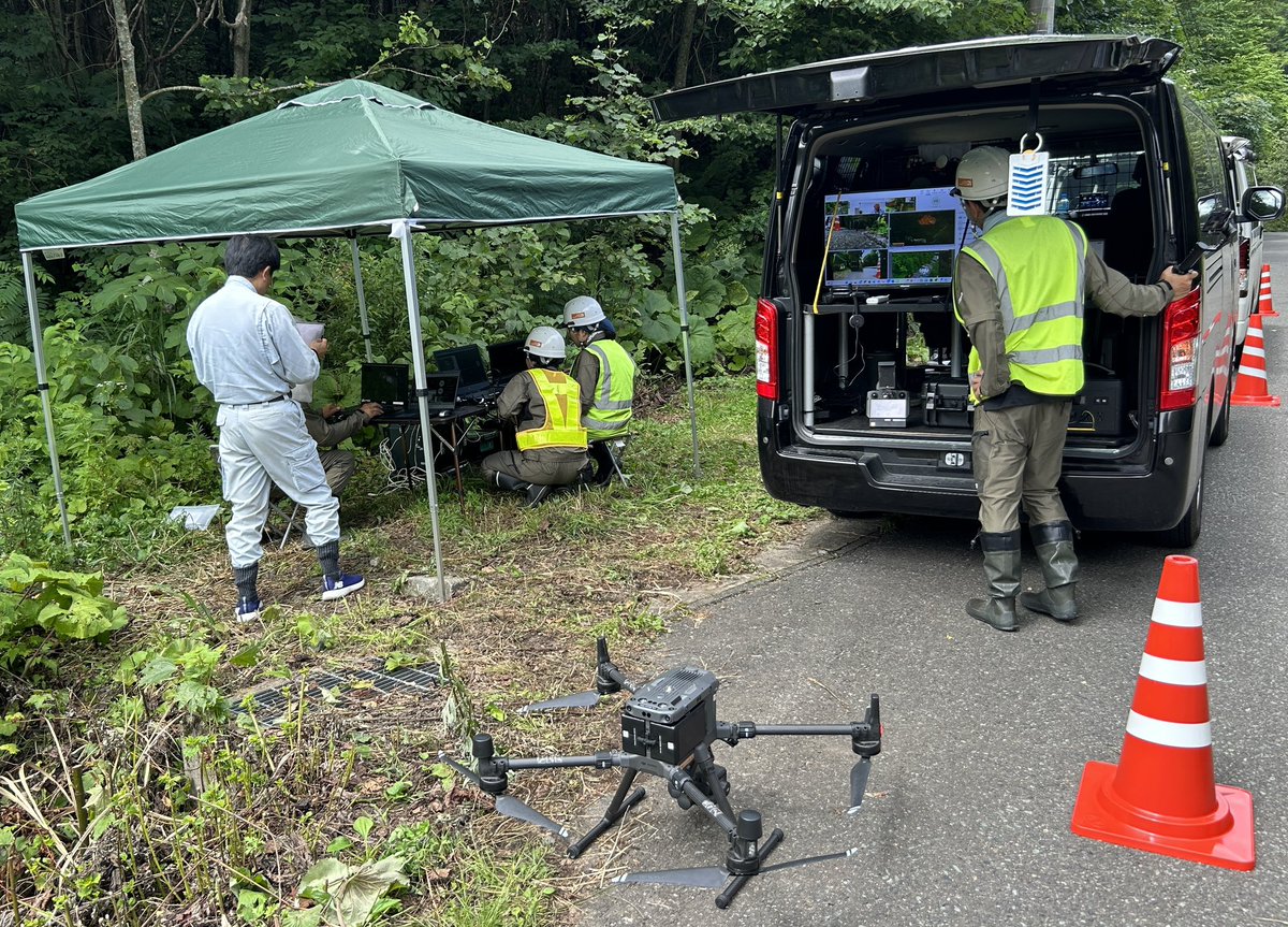 visual_st's tweet photo. 通信不安定な地域での災害を想定した配信プラットフォーム（ライブ配信と情報共有データ）について現地にて実証検分を行いました。

#UAV  #UAVレーザ　#ウエラブルカメラ
#Starlink  #オブリーク https://t.co/zucCANbHLn