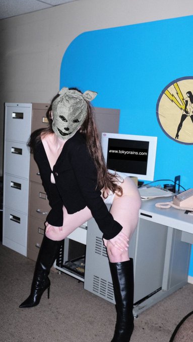 Tokyo Office Raid ft. Zoe EXPECT US EXPECT US EXPECT US 📞📞📞📞  (Stop calling we&rsquo;re supposed to be  on