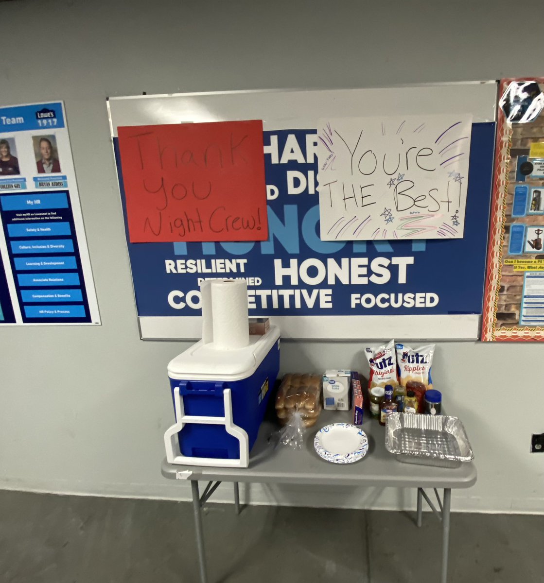 forrest1917's tweet photo. Tonight at the FARMINGDALE Lowe’s we thank the BEST nightcrew out there with an evening bbq #packoutmonsters #simsit @l_abbatecola @erick_marrero11 @TweetUsR30 https://t.co/IBK8Welk5b