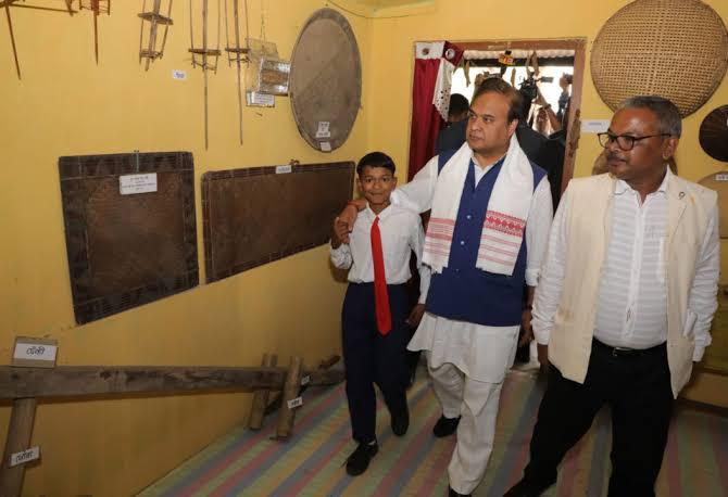 himantabiswa's tweet photo. Birthday greetings to my enterprising colleague in the Vidhan Sabha, Shri Mrinal Saikia.

He has shown remarkable innovation to promote organic farming, welfare of the rural community and incentivise cleanliness in Khumtai.

Prayers for his long and healthy life.

@Mrinal_MLA https://t.co/Y3MpvRjlba