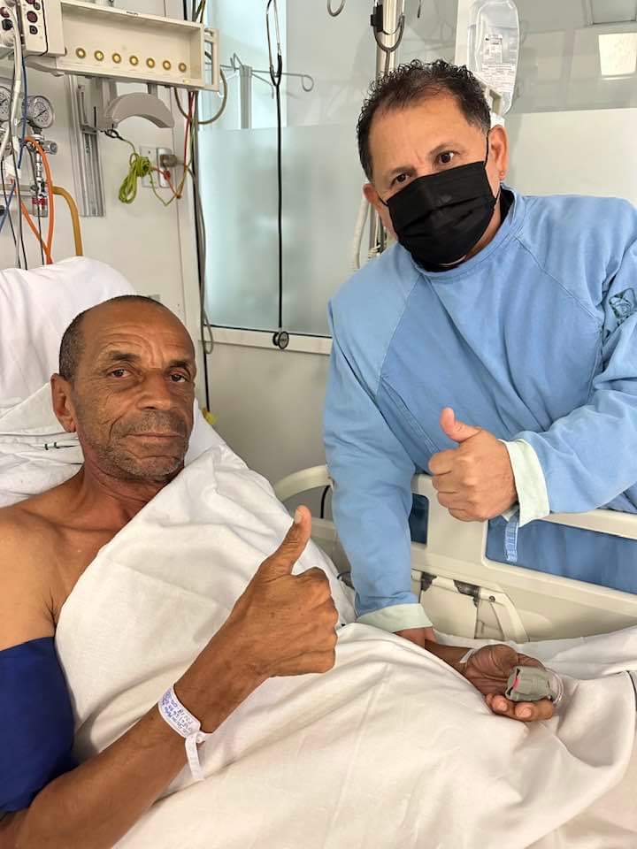 WICHO690's tweet photo. Descripción gráfica de "en las pedas/en los pedos" https://t.co/fB7S4tRSkC