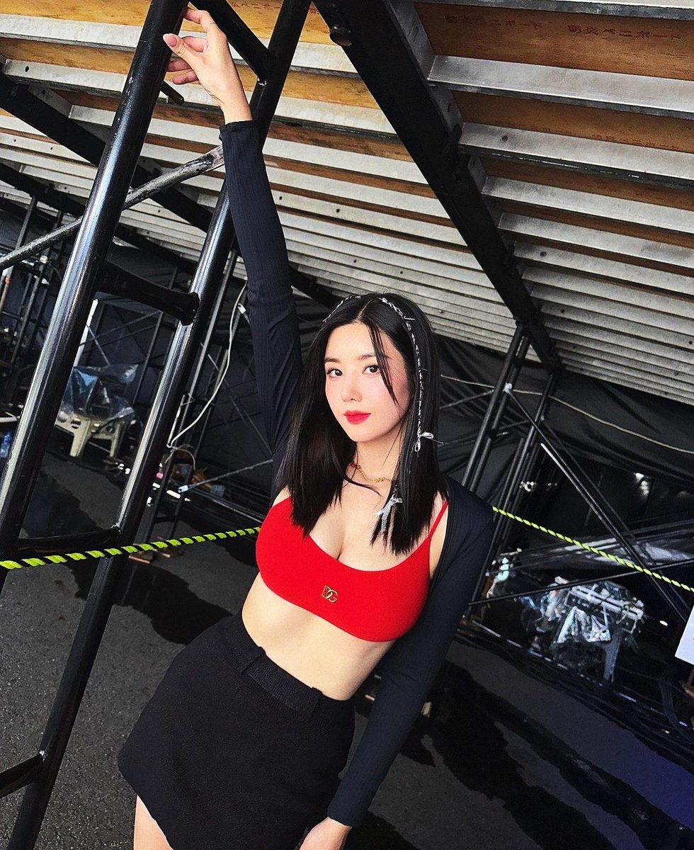 EUHNBl's tweet photo. Performing at the Waterbomb Festival twice this year was a total blast! From Korea to Japan, these places mean the world to me, and I had a blast performing for all the people who came to the event, spreading that summery joy! https://t.co/fHGZ9knjgM