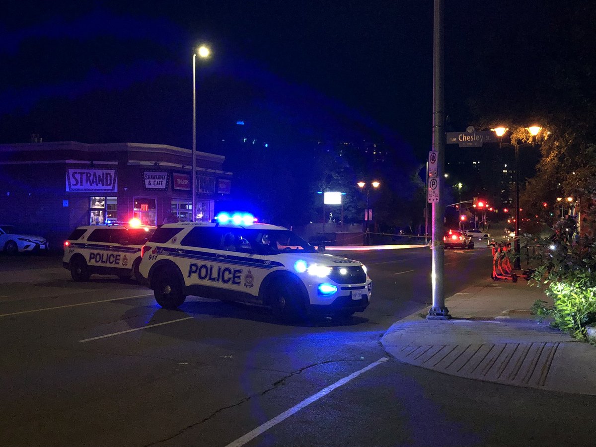 globerman's tweet photo. Billings Bridge closed entirely. Several police cars at north end. #ottawa #OPS https://t.co/9XVdXVbxpS