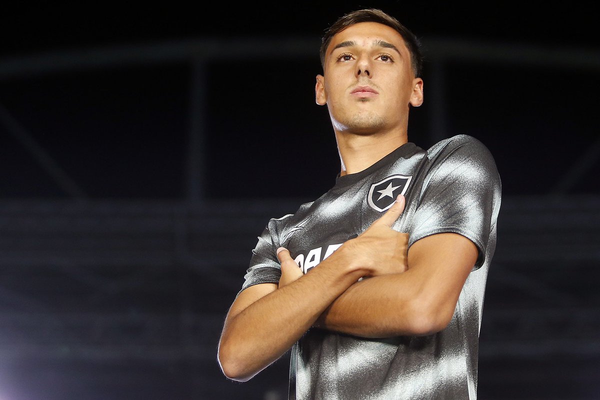 Jefinhof06's tweet photo. Obrigado pelo convite🖤🤍 @Botafogo https://t.co/TjxPmzl5Kl