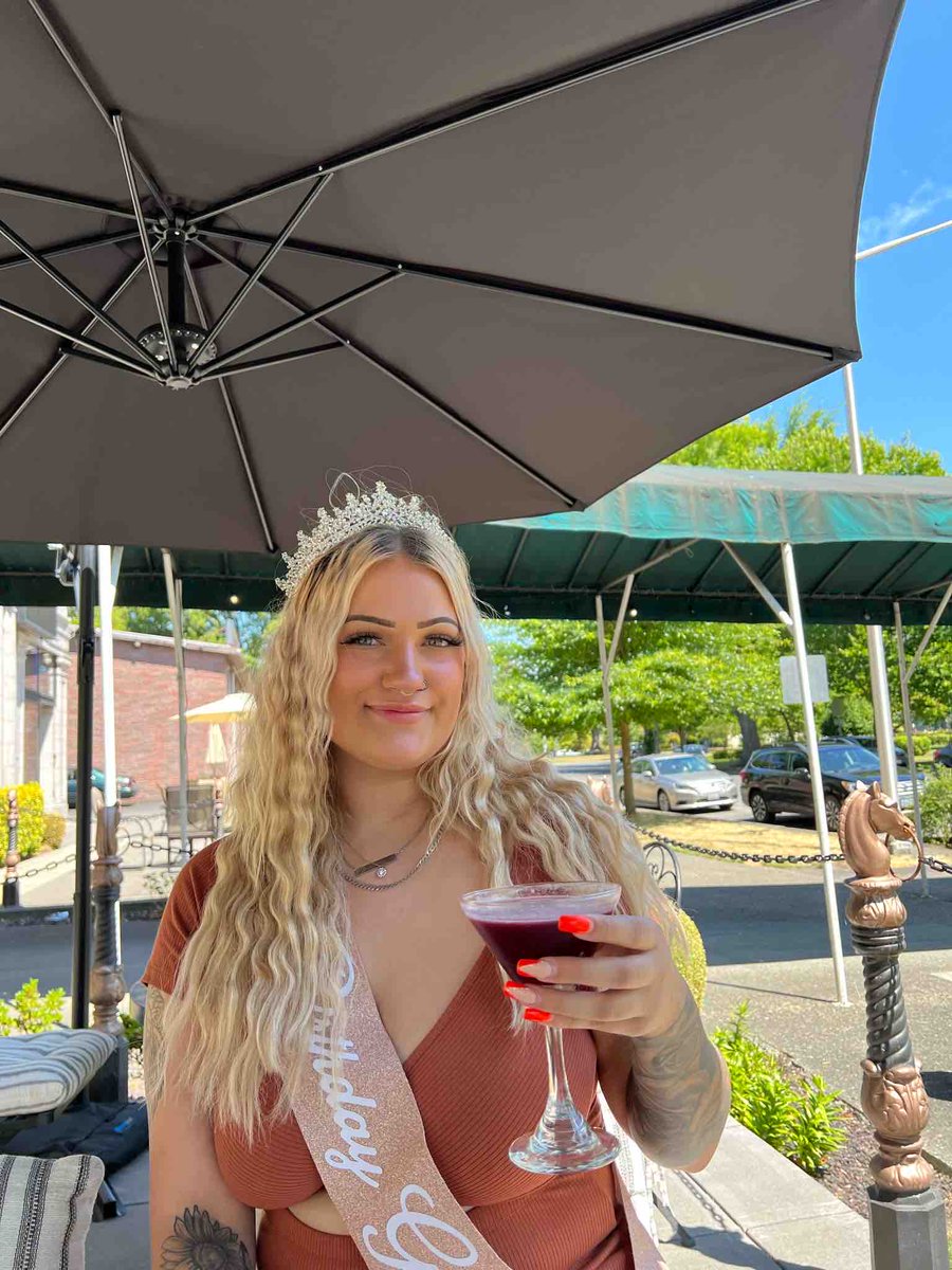 silverstarbarwa's tweet photo. Happiest of birthdays to our bartender extraordinaire, Cassie 🎉🎂

If you see her around town tonight tonight, no you didn’t 🤣 https://t.co/I1W7lAJh3k