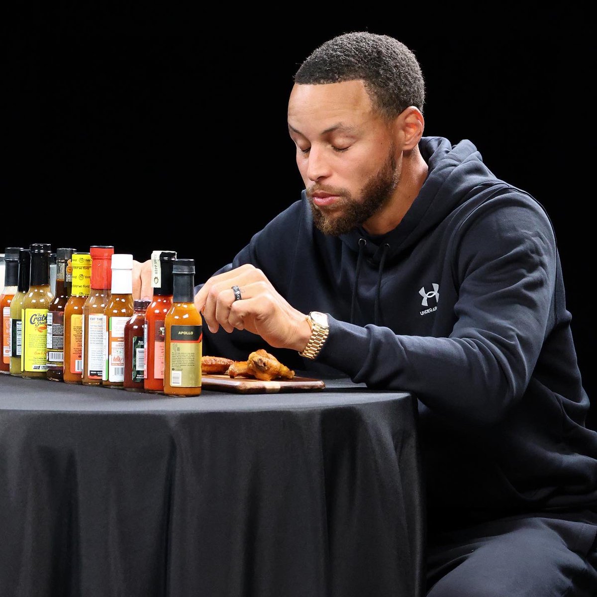 StephenCurry30's tweet photo. Spiciest interview I've ever done 😂😂 Appreciate the challenge @firstwefeast! #HotOnes https://t.co/R3f8MwowJF https://t.co/jRcIJhKfm6