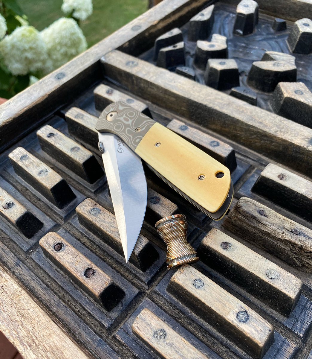 KevinCo55931013's tweet photo. Thursday carry-
#slimvariant #mrtimcurry
#curryknifeownersclub
#timcurryknives #bolsterlove
#beadsofig #beadlife
#knifejewelry https://t.co/dik9ntFiMj