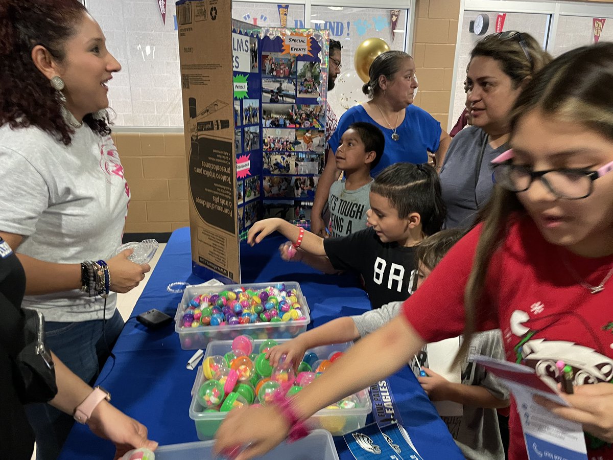 SSAISDFivePalms's tweet photo. It was great seeing some of our Eagles today at the Back to School Bash. Next up will be Meet The Teacher on Monday, August 7th. https://t.co/VWMVixzDWr