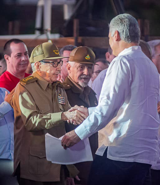 CONTINUIDAD ♥️🇨🇺🖤...

#YoSigoAMiPresidente