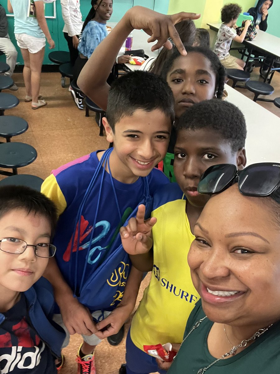 PrincipalNealy's tweet photo. Summer smiles #wethriveatPS165 #FromManyWeAreOne https://t.co/KVLlu8k4vD