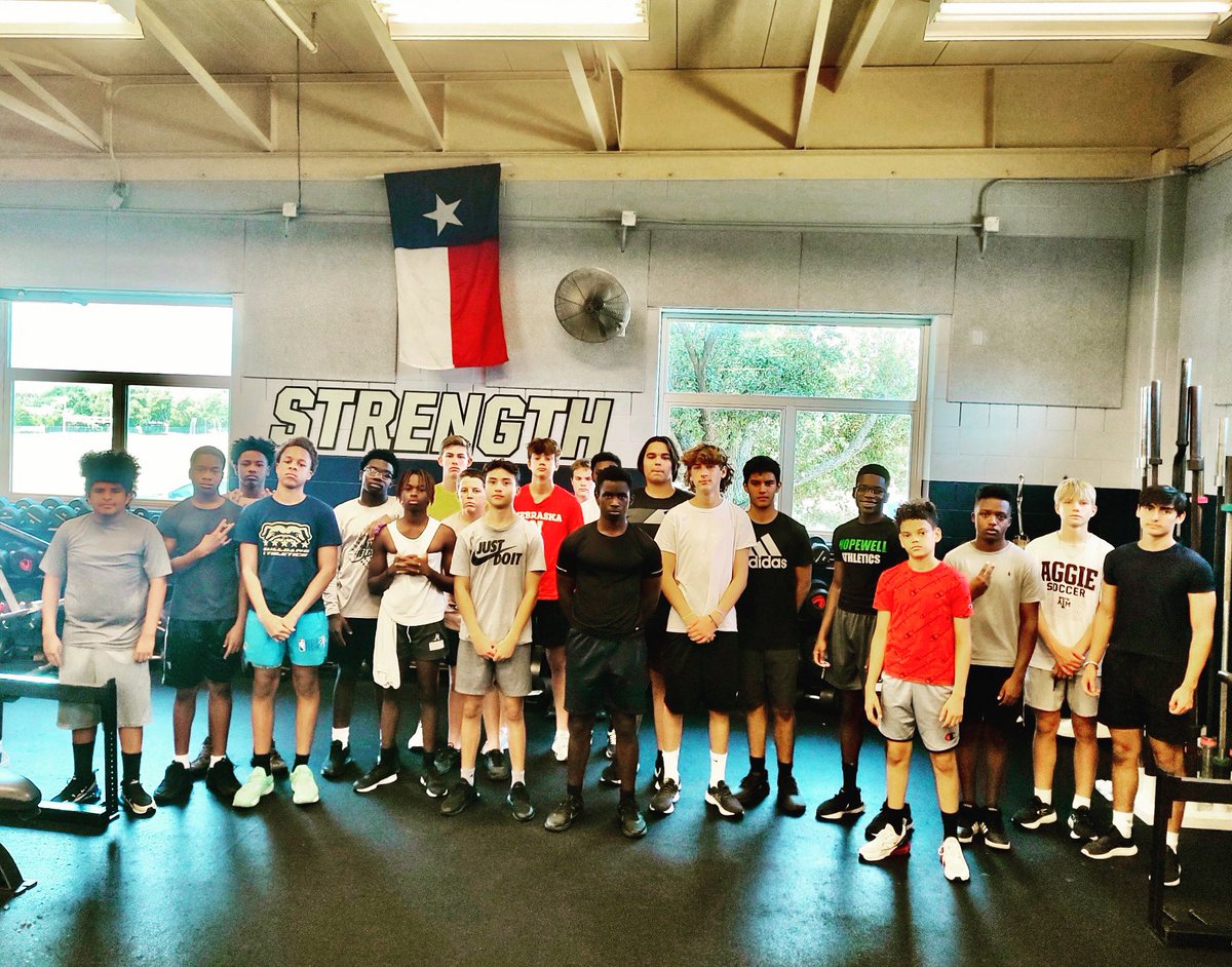 stpfootballbc's tweet photo. Our freshman players have been hard at work prepping for the season! Go Tigers! 🐅🏈💙💛🎉 #sTpFootball #NewBeginnings #FreshmanSquad https://t.co/WDY704fLxt