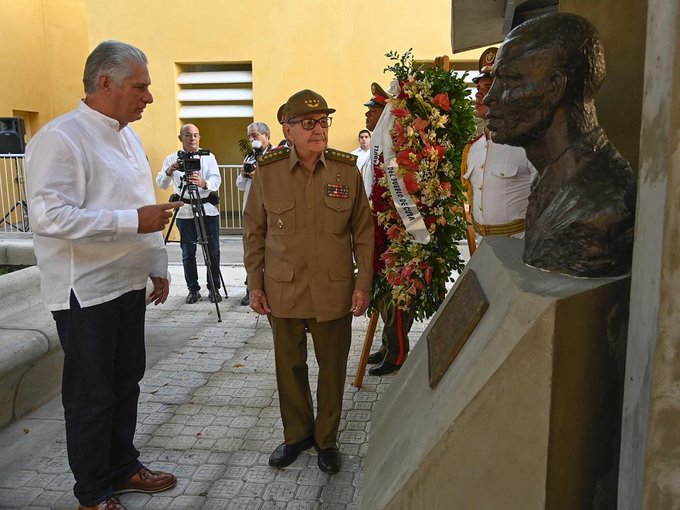 Fidel vivió por este honorable señor» dijo el General de Ejército Raúl Castro Ruz en el museo 26 Julio,tras rendir honores al teniente Pedro Manuel Sarría Tartabull,militar del ejército batistiano que con su actuación salvó a Fidel al ser apresado, pocos días después del asalto