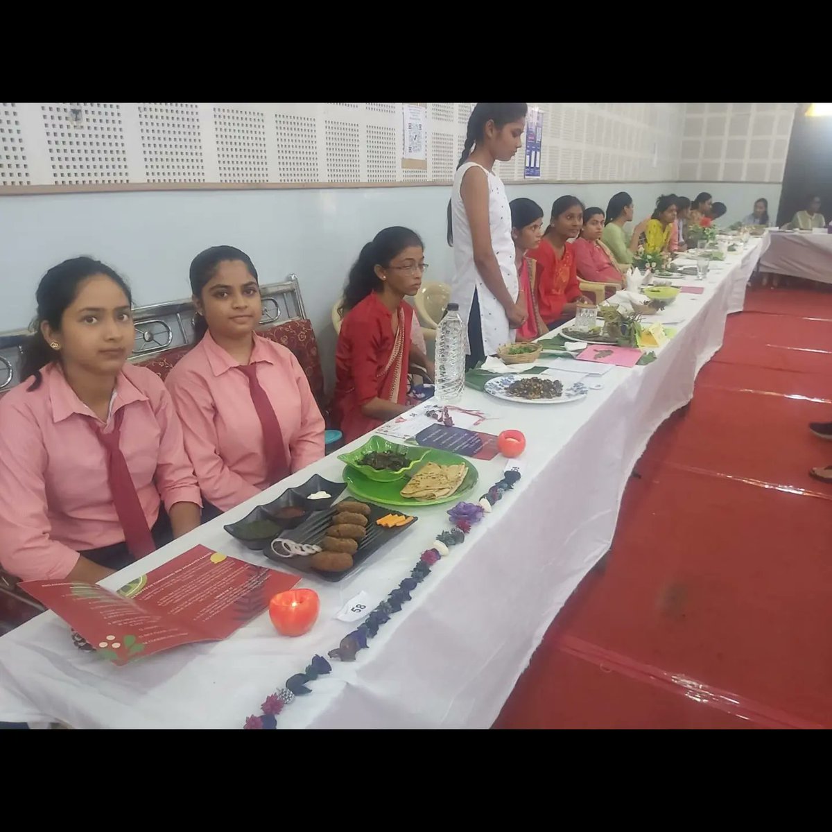 A wild vegetable cooking competition was held in the convocation hall of Rashtrasant Tukadoji Maharaj Nagpur University. This competition was organized under the auspices of Post Graduate Department of Home Science, Gramayan Pratishthan and Ashadeep Sanstha.