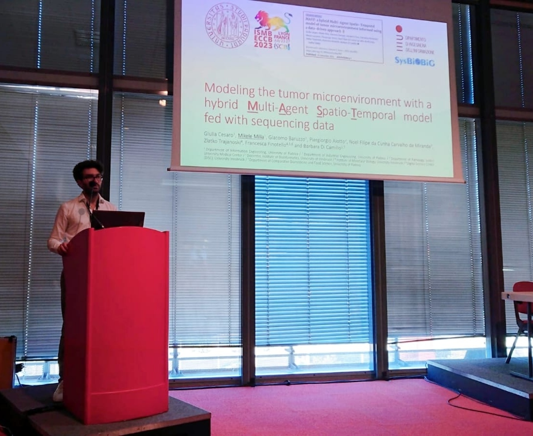 4/4 Talk - How can an #agentbased model help us in understanding the #tumor progression? 🔬📷💡

<a href="/mikele_milia/">Mikele Milia</a> has taken the stage at the #ISMBECCB2023 conference to present MAST, an innovative tool to simulate unique tumore-immune #dynamics from #highthroughput sequencing data📷