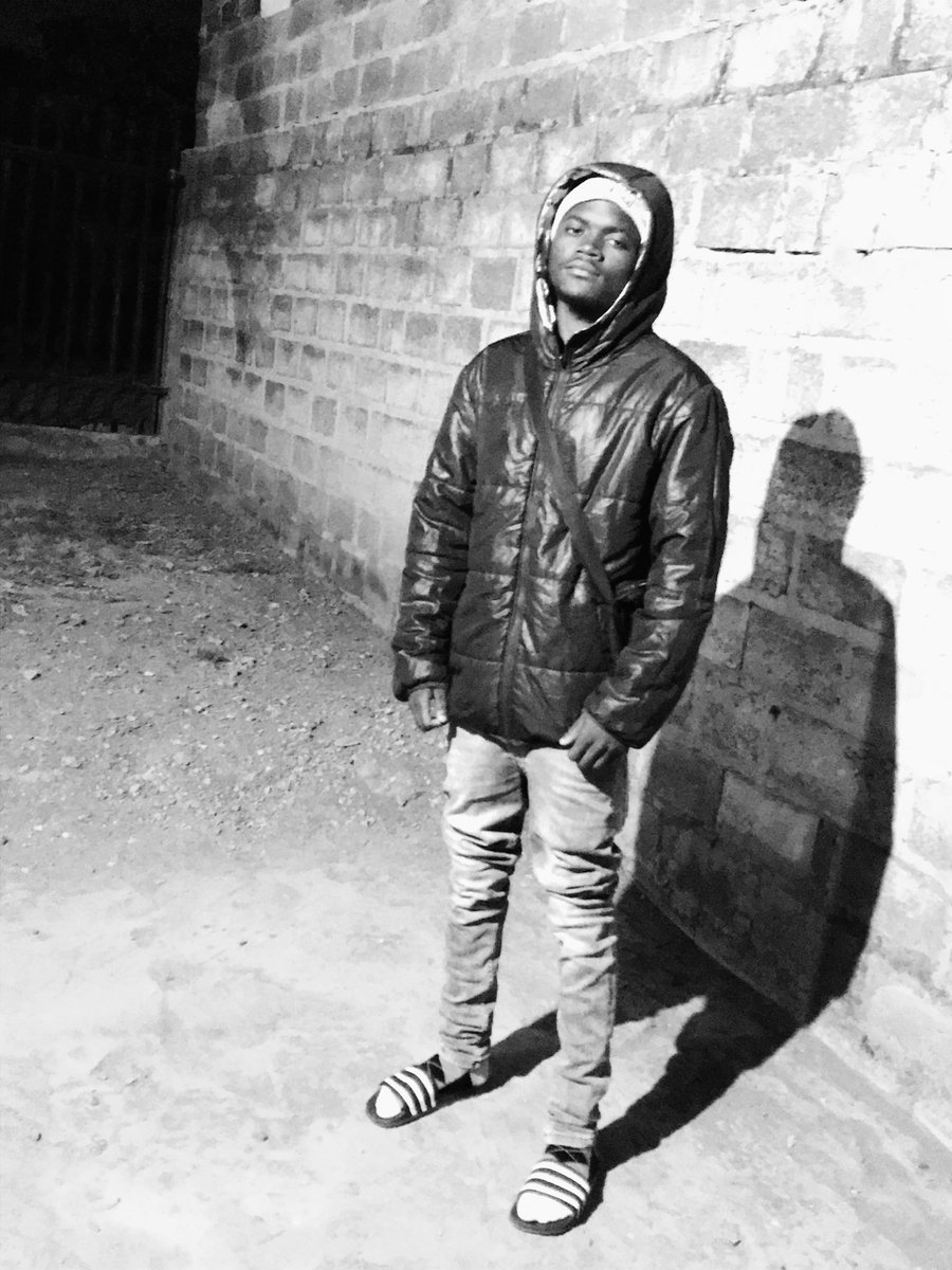 Mr_Mulumbwe's tweet image. More of hard work + some illegal staff = success 💸
Can’t be sleeping 🛌 through the night.
#DreamChaser 
#Staypure 
#4pf