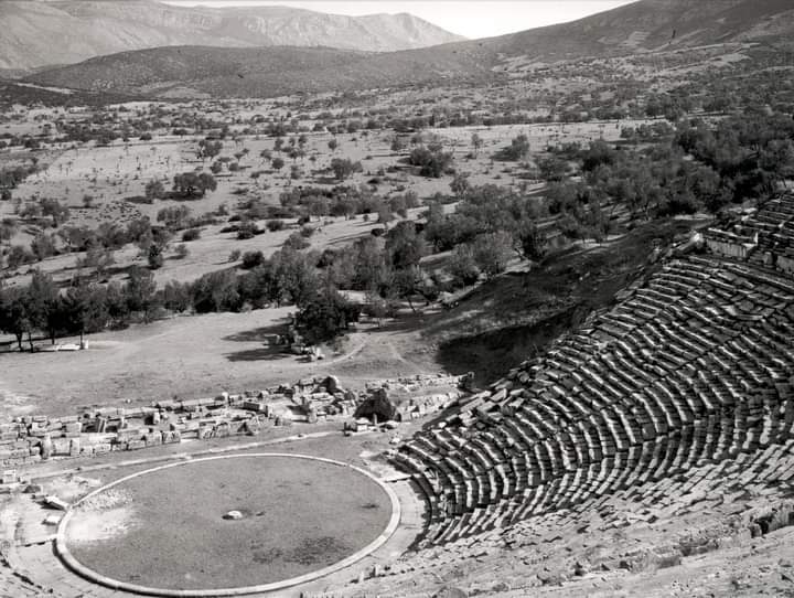 athens_nhmuseum's tweet photo. 📷Το αρχαίο θέατρο της Επιδαύρου στα 1900. Fred Boissonnas (1858-1946). Φωτογραφικό Αρχείο ΙΕΕΕ.
#nhmuseumofathens #Epidaurus #AncientTheatre #FredBoissonnas #PhotographicArchive #photograph https://t.co/zz40ak9ybK