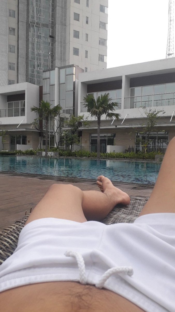 enak ngew sambil renang 🤤