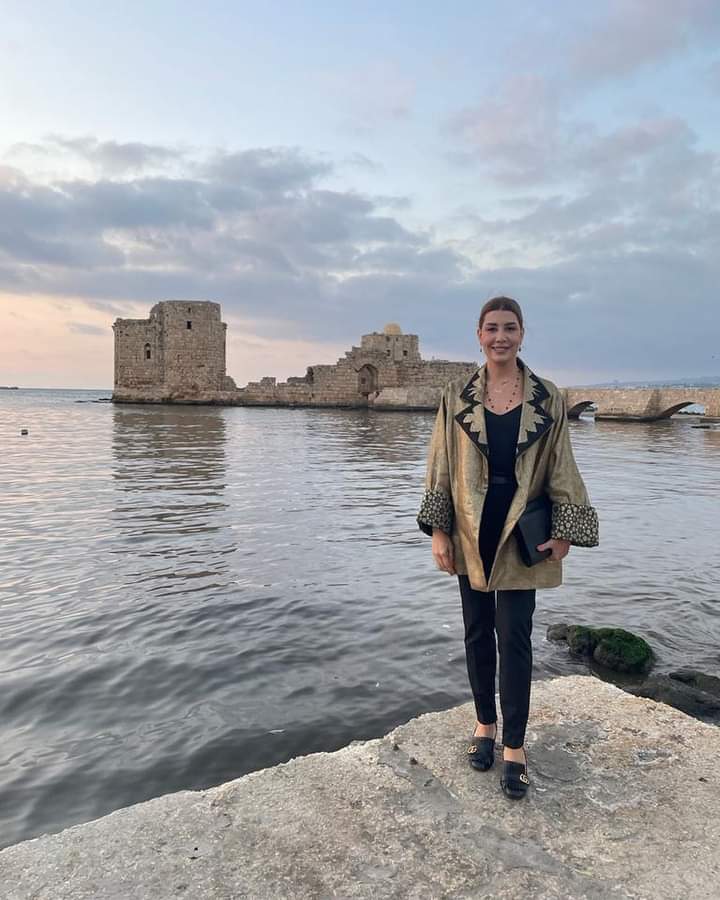 صباح الانسانه القادرة والمسؤوله المجبولة بالحب والعطاء صباح لبنان التفاؤل بصاحبة الفخامه والموقف والكلمه والحضور السيدة المحترمه بولا يعقوبيان
انقذوا لبنان لتحكم المرأة .
اسقطو المذهبيه وطبقو الدستور وعدلو النظام#بولا_يعقوبيان_تمثلني