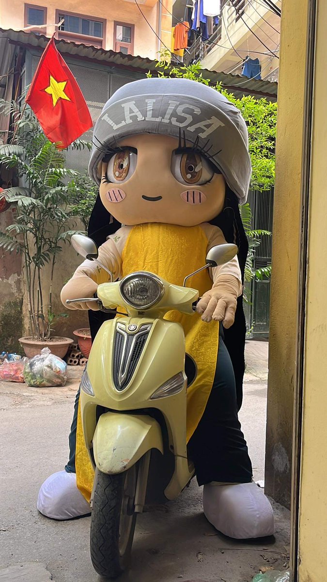 DEARMYLILI_VN's tweet photo. "When in Vietnam, do as the Vietnamese do." https://t.co/16mTcWWiyM