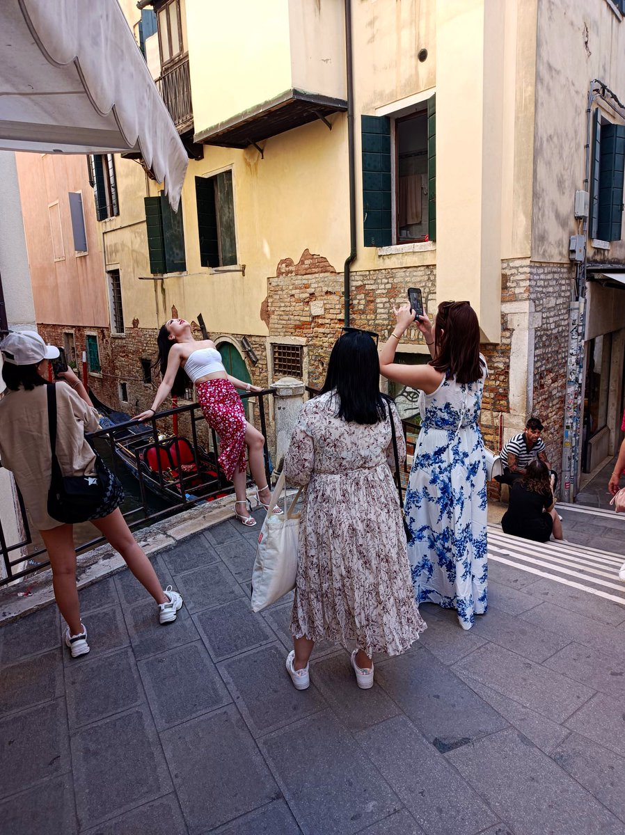 Venecia y el turismo. Ni en el arte Barroco se llevaban a cabo tales posturas y dramatismo.