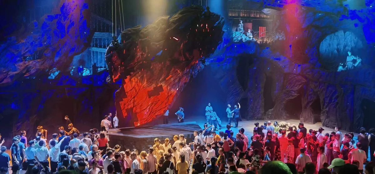 Another incredible #theatre project!!! The Large-scale immersive sitcom "The Spark" will premiere tonight! All the projection mapping, lighting control, and playback system are by #Hirender S3.

#projectionmapping  #rental #theatretech
#mapping  #av #audiovisual  #mediaserver