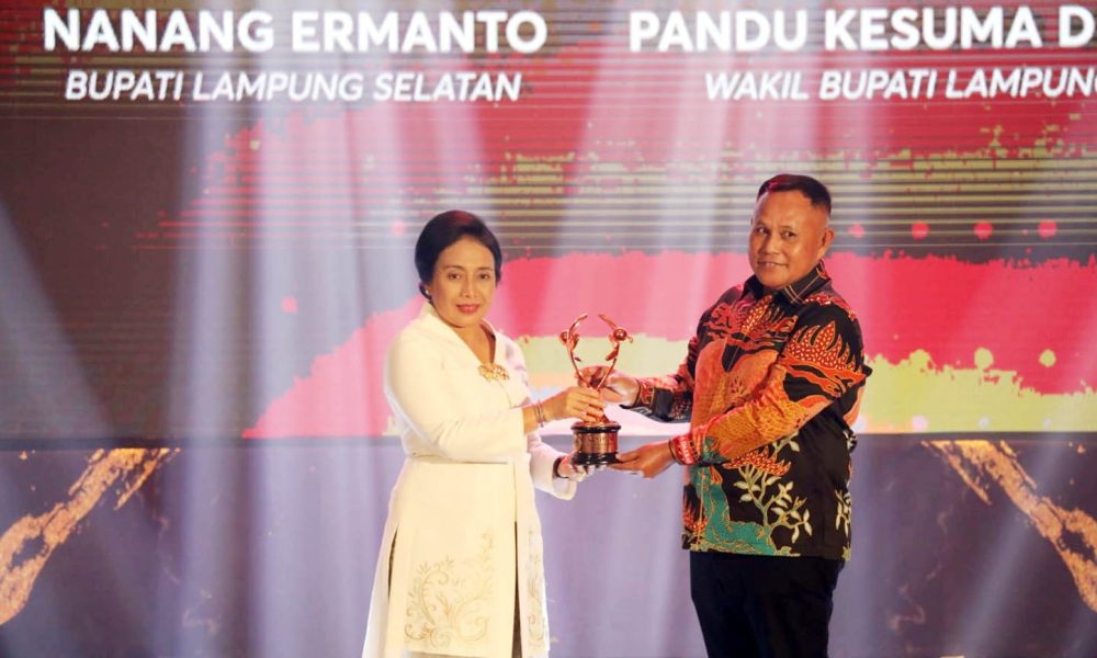 beeoneinfo's tweet photo. Pemkab Lampung Selatan Peroleh Penghargaan Kabupaten Layak Anak 2023 https://t.co/5XCJIzfleF https://t.co/3iqQqwBGDS