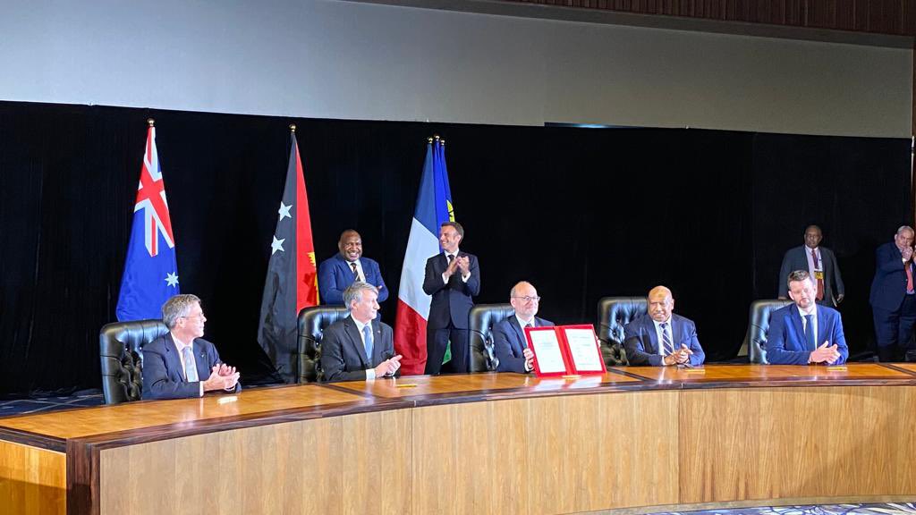 Today, <a href="/EIB/">European Investment Bank</a> is teaming up with <a href="/EU_Partnerships/">EU International Partnerships 🇪🇺</a> , <a href="/AFD_en/">AFD_en 🇫🇷 🇪🇺</a> &amp; <a href="/dfat/">Department of Foreign Affairs and Trade 🇦🇺</a> in PNG to support <a href="/PNGPCL/">PNGPortsCorporation</a> in its effort to rehabilitate port infrastructure in a sustainable way, making them safer, greener and more resilient towards climate change &amp; natural disasters #GlobalGateway #EUGreenDeal