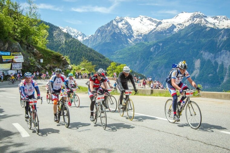 SeeAlpedHuez's tweet photo. Why not have a summer holiday in Alpe d'Huez - this may be your favourite ski resort but look what's going on in summer!
So much for all the family - hiking to cycling &amp; golfing,  luge, paragliding &amp; much more
https://t.co/uqaBY8QnUL
#alpedhuez #summerinalpedhuez #seealpedhuez https://t.co/DR6qEJ2wyt