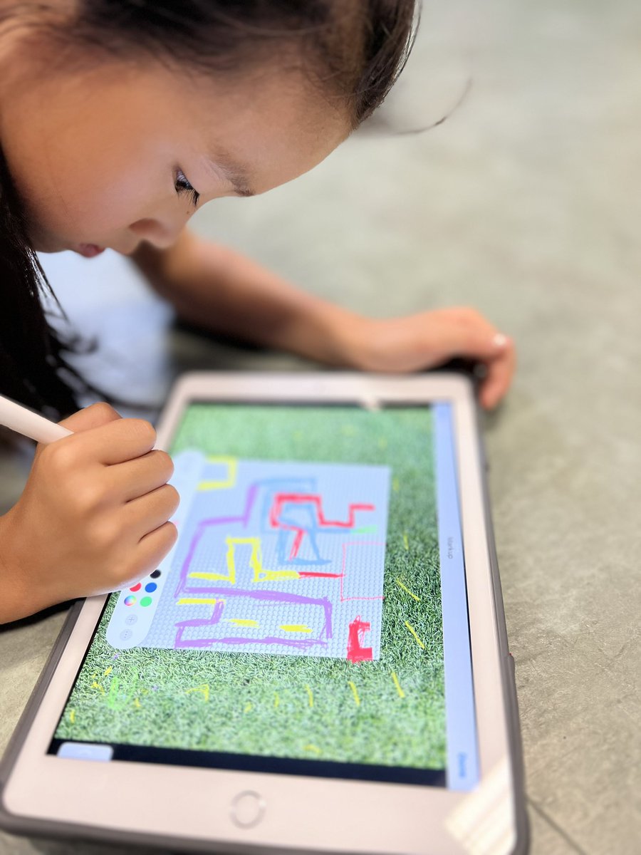 vickyyhengg's tweet image. Our MP1 students used iPads to design marble mazes with #markups, then brought them to life with @LEGO_Education! 🥳#EveryoneCanCreate #SummerProgramme 
#STEAM
@HELPISKL