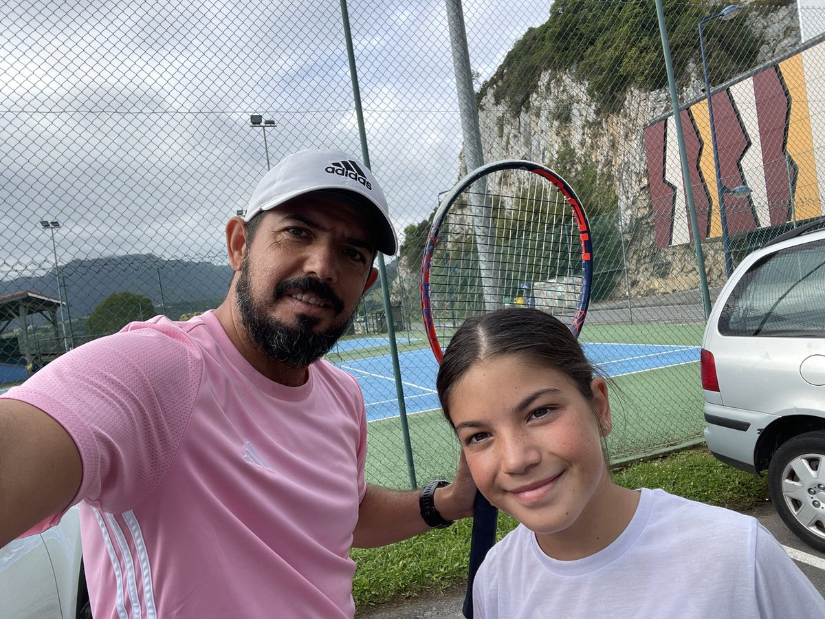 Mientras esperamos la lista de seleccionados definitiva y rezamos por que haya un milagro, en el paraiso durmiendo tapados y con una semana llena de tenis y carreritas con mi enana a primera hora, playitas, palas,castillos y disfrute.