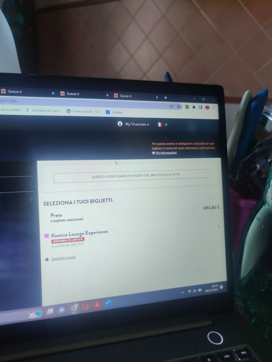 poordesdemon's tweet photo. Sembra che VivaTicket metterà in vendita solo biglietti prato e Kaotica Lounge Expérience #coldplayrome https://t.co/xMFjtpcZwQ