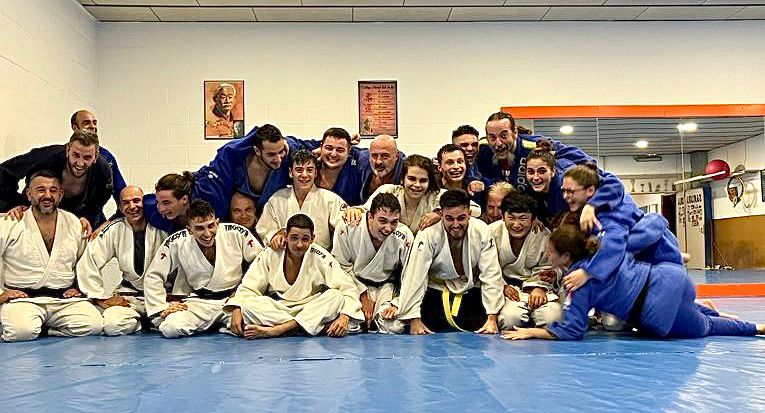 ClubJudoTgn's tweet photo. Ahir vam tancar la temporada amb un molt bon entreno amb els companys del Judo Sakura de Reus. Com sempre gràcies per convidar-nos!!

#club #judo #tarragona #sakura https://t.co/pqO1wk625F