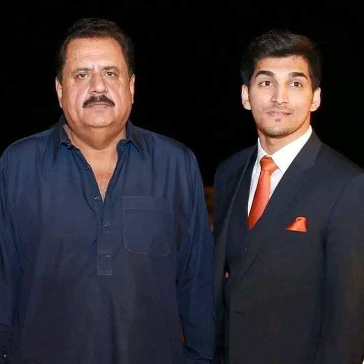 ThePatriiott's tweet photo. کیا انکے منہ پہ کالے کپڑے ڈال کر انکو گرفتار کیا جائے گا؟؟
کیا جناح ہاؤس کا ماتم کرنے والے قوم کی بیٹیوں کے لیے بہاولپور یونیورسٹی میں ماتم کے لیے جائیں گے؟
کیا دیواروں کا جلانا.  قوم کی ہزاروں بیٹیوں کی عزتیں لوٹنے سے بڑا جرم ہے؟ https://t.co/MDxwX0WIVv