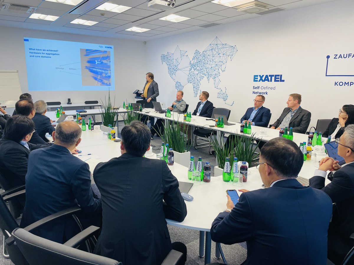 exatel_pl's tweet image. Dziś prowadzimy warsztaty techniczne dla przedstawicieli firm tajwańskich #ChunghwaTelecom #TaiwaniaCapital #CompalElectronics #PegatronCorp #WistronNeWeb w obszarach #5G #TechsystemSDN #cybersecurity 
 
@RafalMagrys @szczesny44 #KarolWrobel