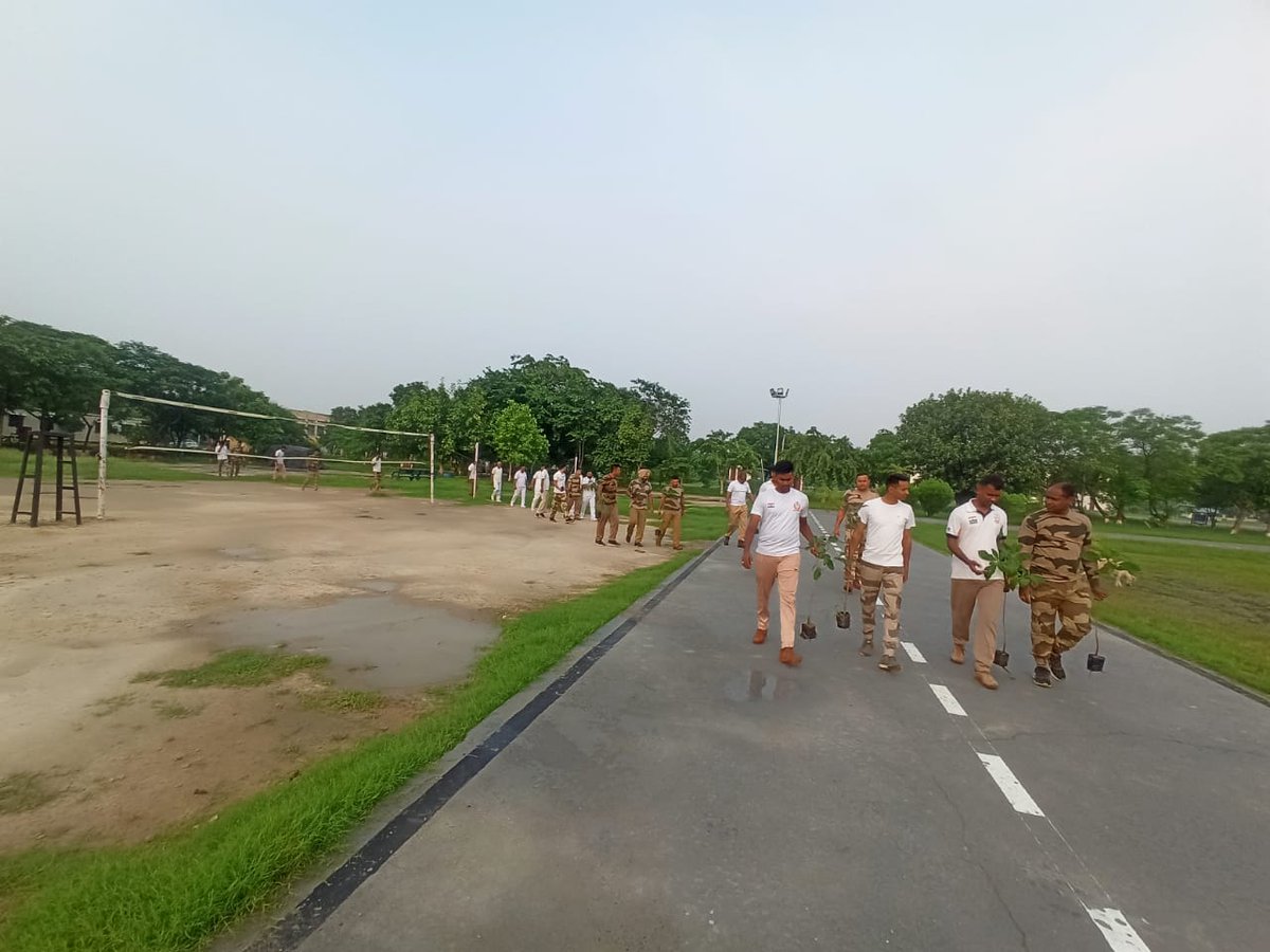 CISFHQrs's tweet photo. #Clean_City #Green_City #My_Dream_City
Tree plantation drive was organised by personnel @ CISF Unit IOC Panipat. Saplings of about 80 trees were planted in the CISF unit premises.

PLANT MORE TREES THIS MONSOON.
@HMOIndia  
@moefcc https://t.co/bNWbj0Jab5